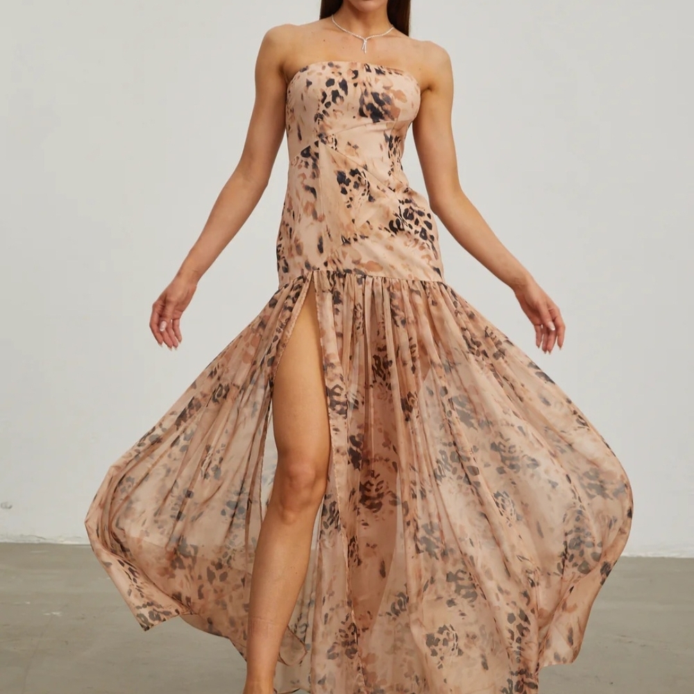 Elegant Leopard Print Strapless Dress